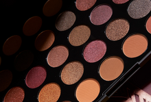 Load image into Gallery viewer, Morphe 35F Fall into Frost Artistry Palette