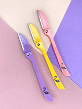 Load image into Gallery viewer, Feather Flamingos Facial Razor